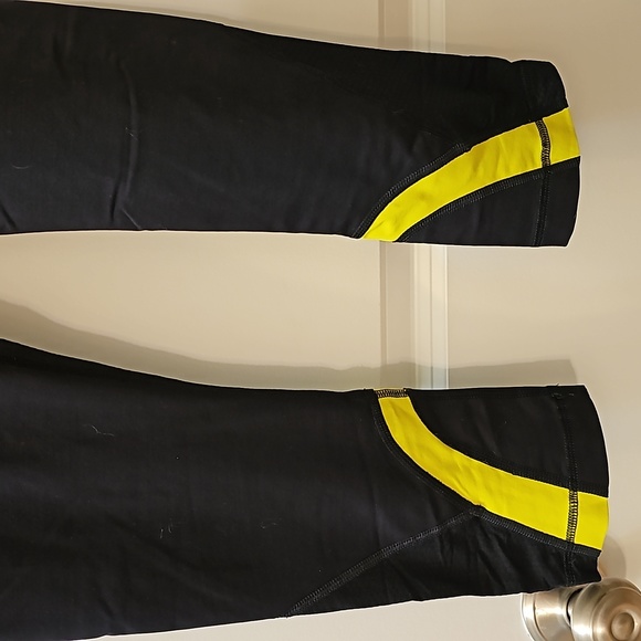 1240. Lululemon Run Inspire Crop II - Picture 3 of 8